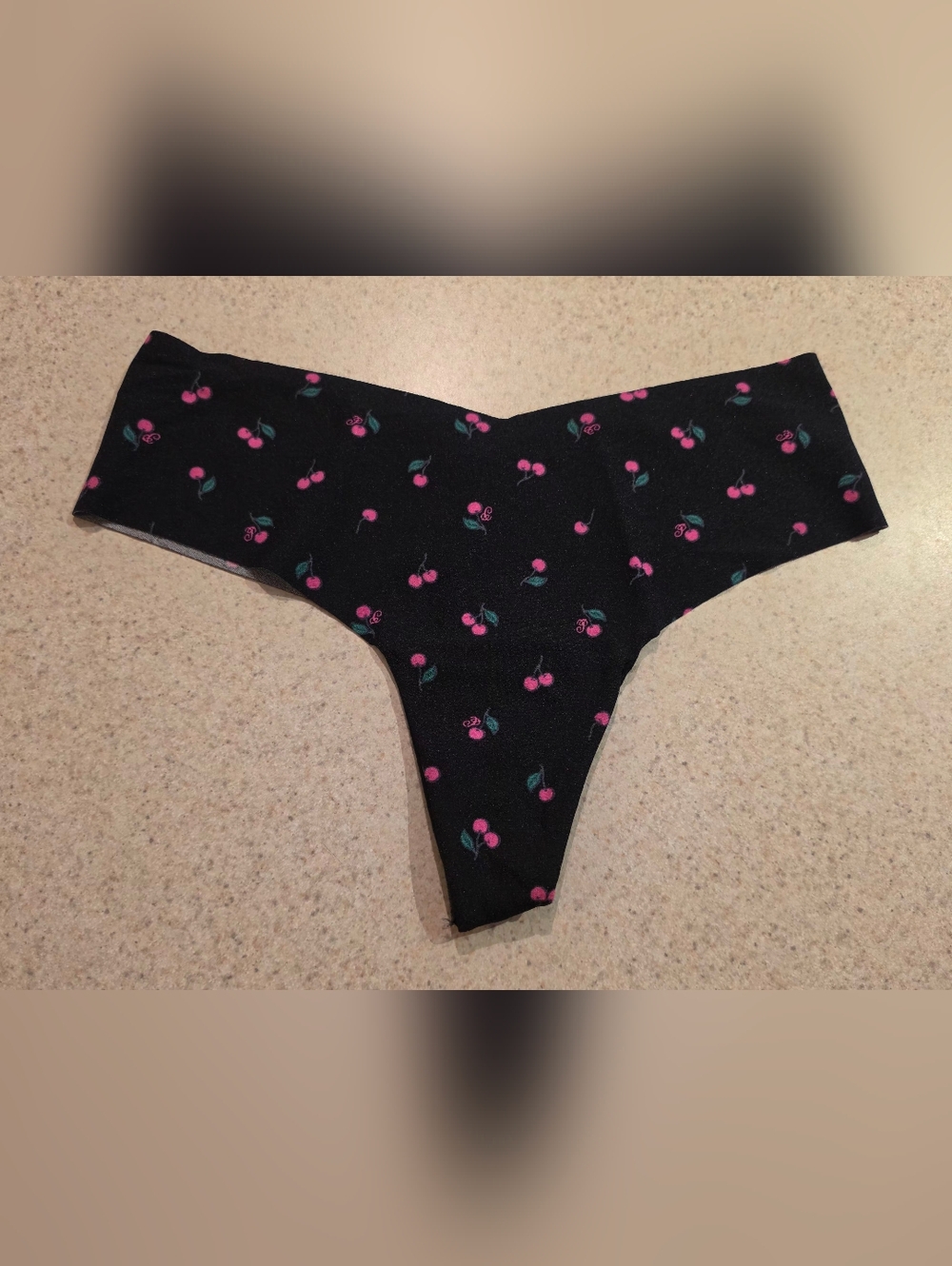 PINK Victoria’s Secret Cherry Print Thong Size Small NWT Seamless No Show